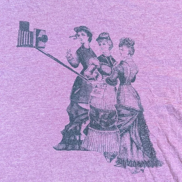 🌈Victorian Selfie Graphic Unisex Purple Short Sleeve Cotton Oversize Tee M - Picture 3 of 8